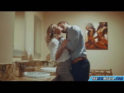 ❤️ Meta blonda busty seduces f'kamra tal-banju pubbliku ❌ Porno vk f'mt.battlepass-bonuse.ru ﹏